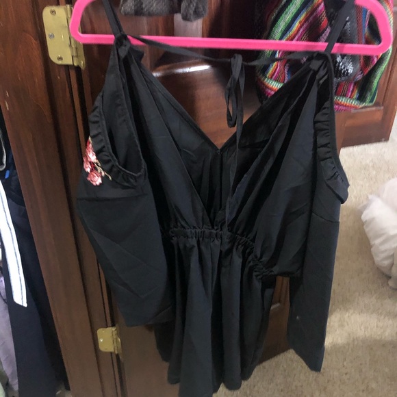 Adorable romper with floral detailing! - Picture 4 of 4